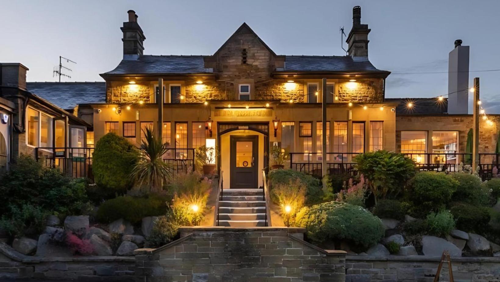 The Cross Scythes Hotel Sheffield Bagian luar foto